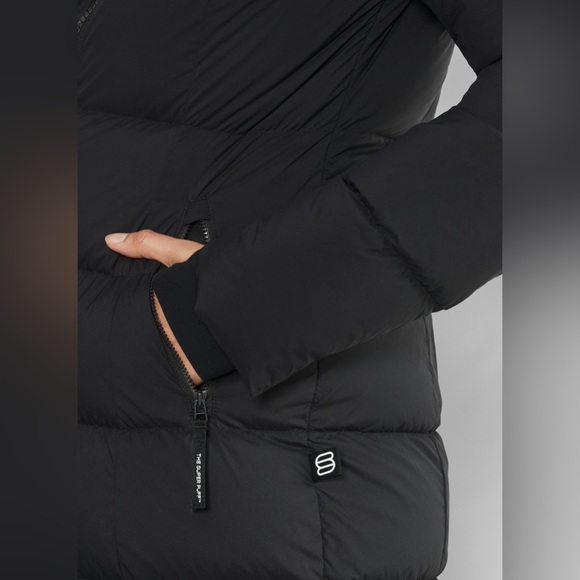 Aritzia The SuperSnug Puff Mid Puffer Jacket in Black Size Medium - Picture 7 of 15